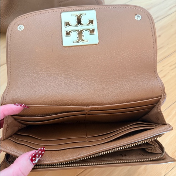 Tory Burch Tan Leather Shoulder Bag Set - Picture 9 of 11